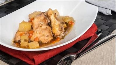 Pollo guisado con manzana